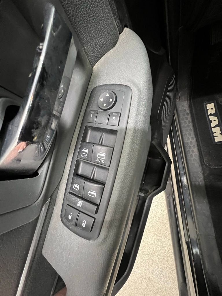 2017 RAM 1500 SLT